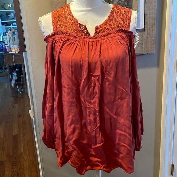 Davi & Dani Brick Red Cold Shoulder Lace detail top - Picture 1 of 7